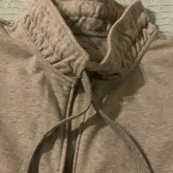 New York comfort zone gray sweatshirt. New without tags. - Picture 2 of 7